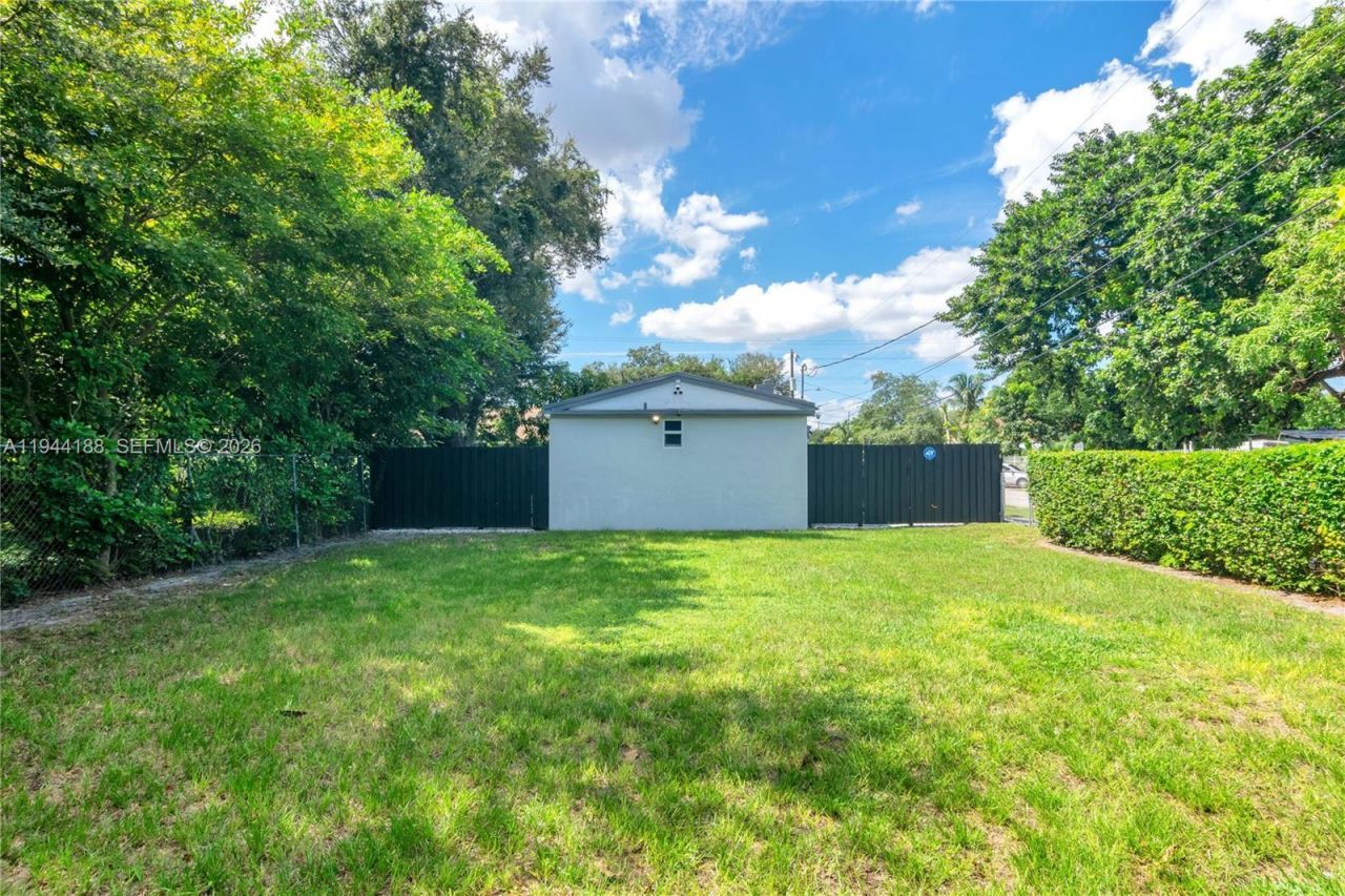 9398 NW 4th Ave , Miami, FL 33150 Photo