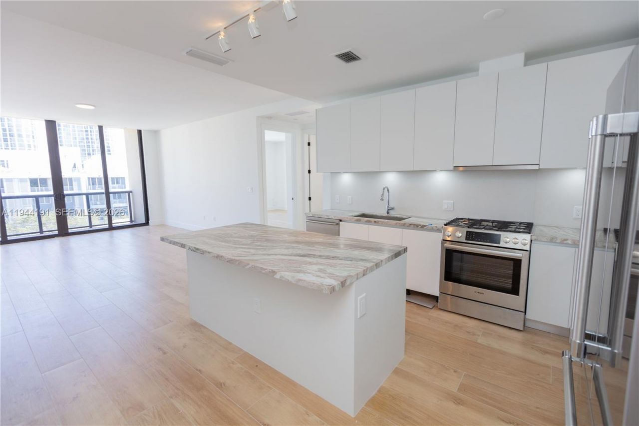 3034 Oak Avenue, Unit 408, Coconut Grove, FL 33133 Photo