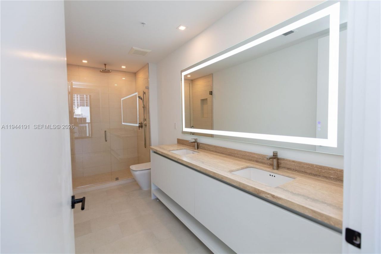 3034 Oak Avenue, Unit 408, Coconut Grove, FL 33133 Photo