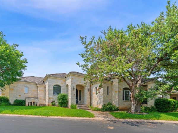 18 Tourney LN, The Hills, TX 78738