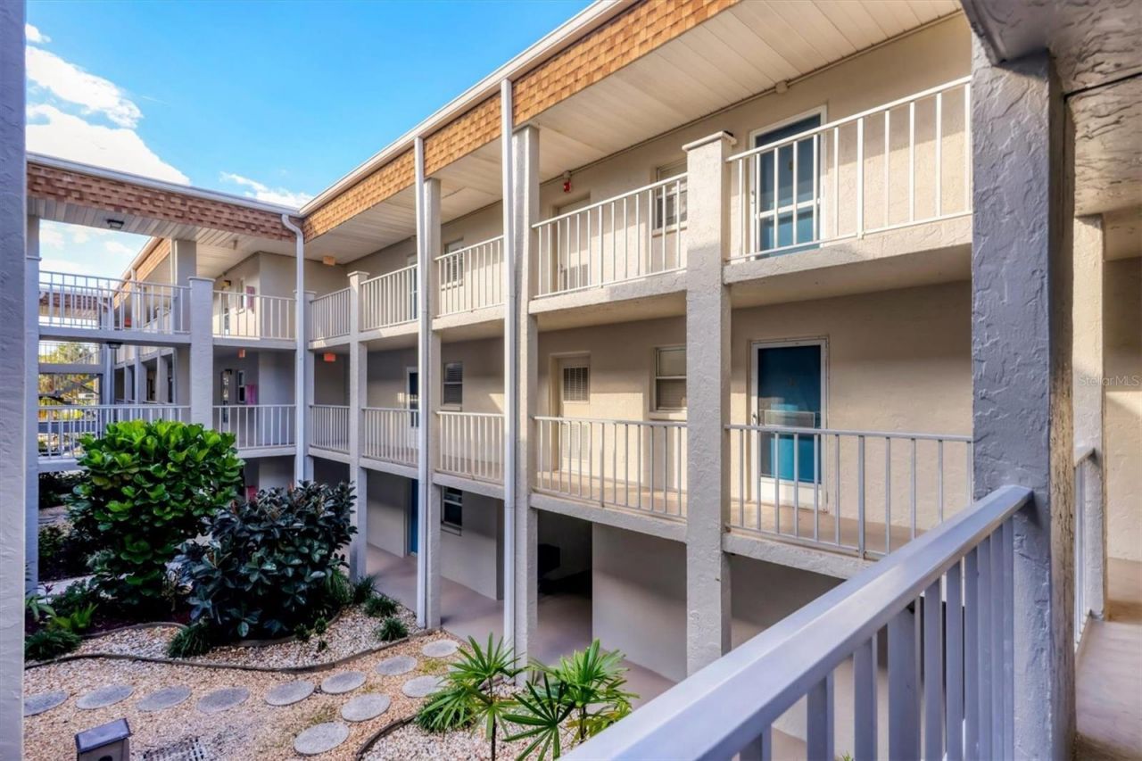 1310 Glen Oaks Drive E, Unit 285E, Sarasota, FL 34232 Photo