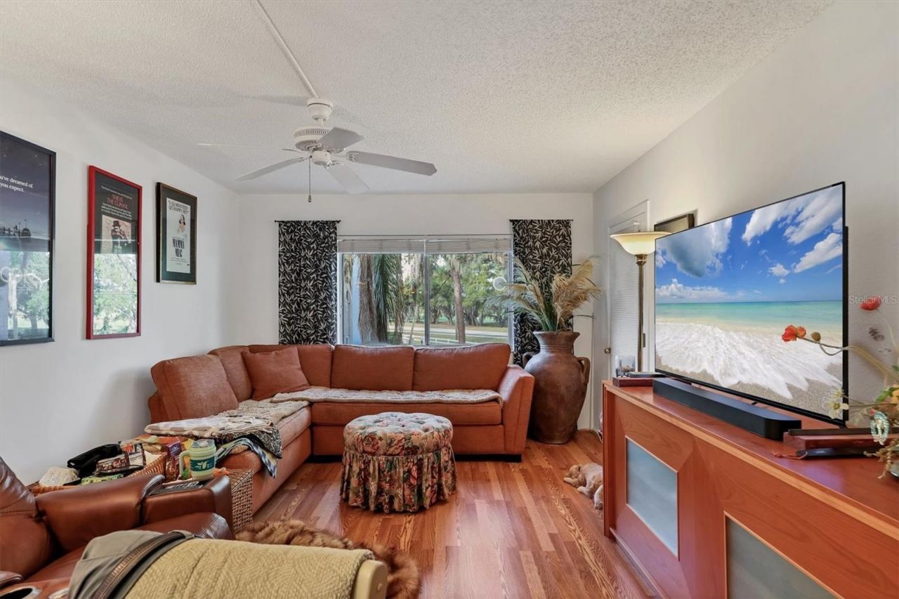 1310 Glen Oaks Drive E, Unit 285E, Sarasota, FL 34232 Photo