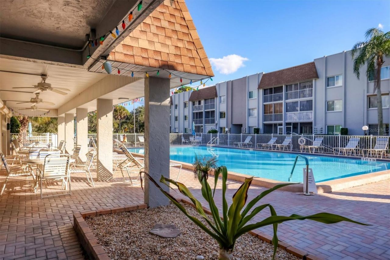 1310 Glen Oaks Drive E, Unit 285E, Sarasota, FL 34232 Photo