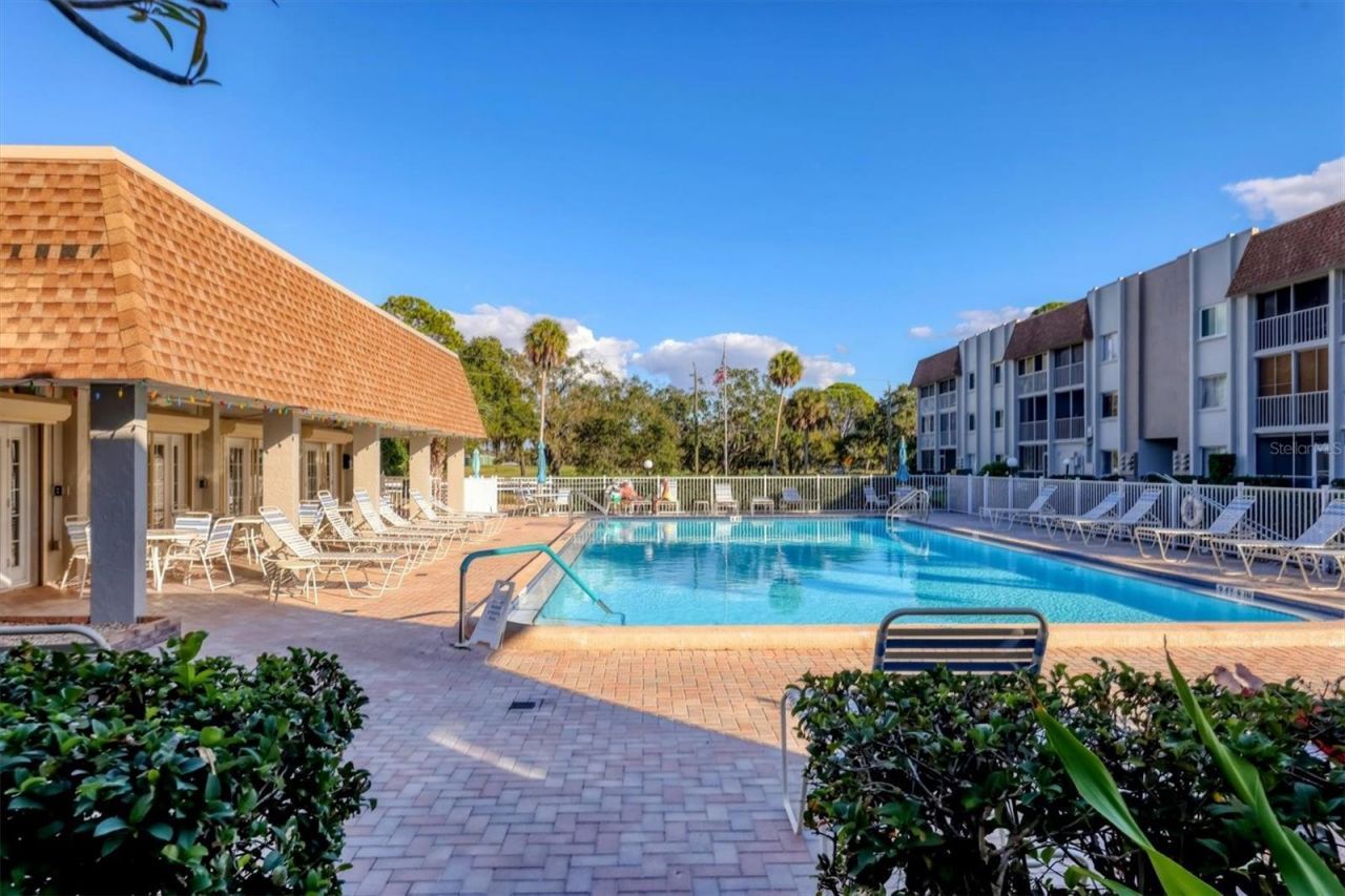 1310 Glen Oaks Drive E, Unit 285E, Sarasota, FL 34232 Photo