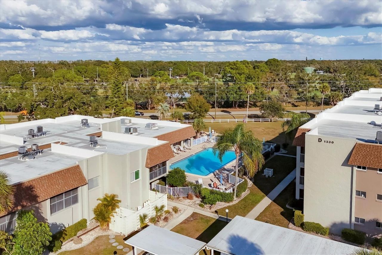 1310 Glen Oaks Drive E, Unit 285E, Sarasota, FL 34232 Photo