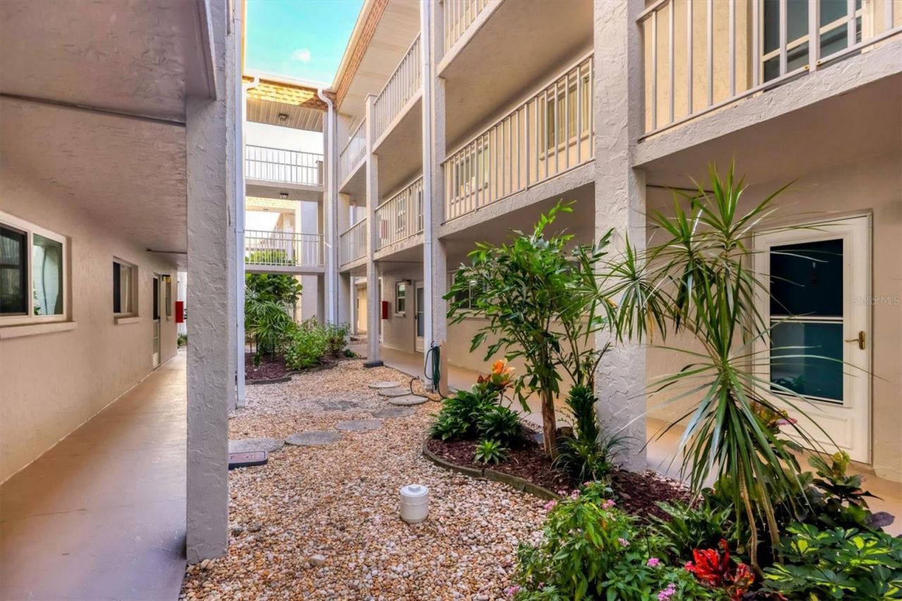 1310 Glen Oaks Drive E, Unit 285E, Sarasota, FL 34232 Photo