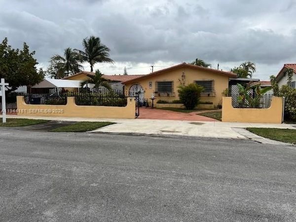 9832 SW 27th Ter , Miami, FL 33165