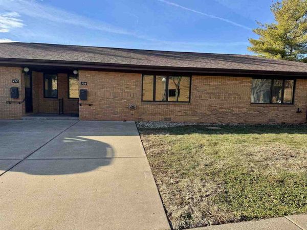 2500 Grant Street, Unit 109, Bettendorf, IL 52722