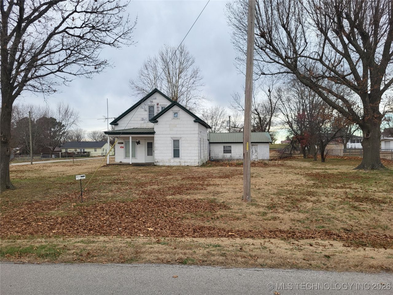 215 N Saint Louis, Welch, OK 74369 Main Photo
