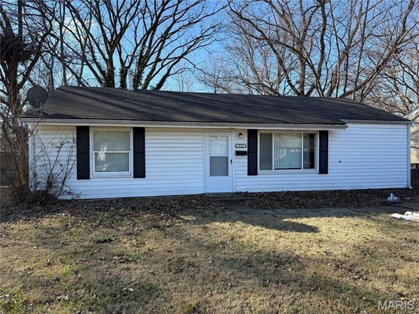 9713 Dennis Drive, St Louis, MO 63136