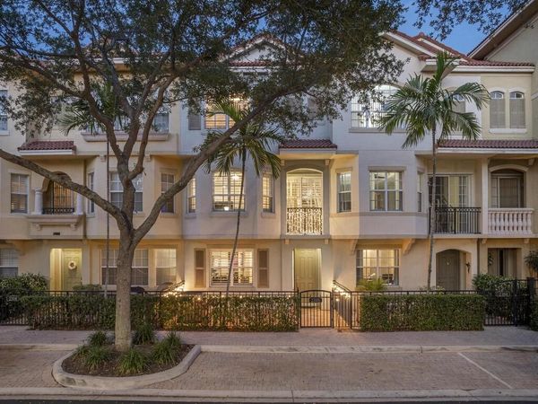 2305 Amalfi Way, Palm Beach Gardens, FL 33410