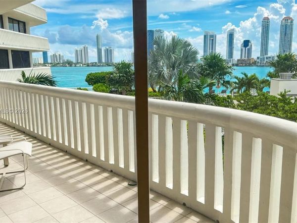 3000 Island Blvd, Unit 502, Aventura, FL 33160