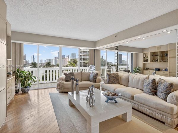 3000 Island Blvd, Unit 502, Aventura, FL 33160