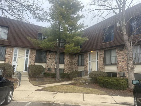 194 N Waters Edge Drive, Unit 102, Glendale Heights, IL 60139