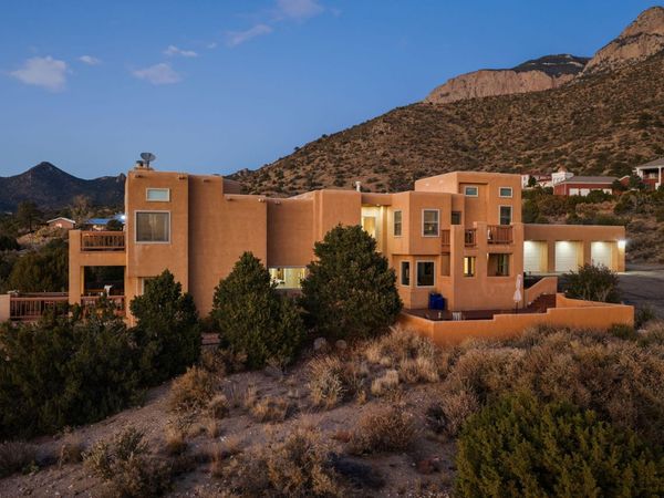 18 Tierra Monte Street NE, Albuquerque, NM 87122