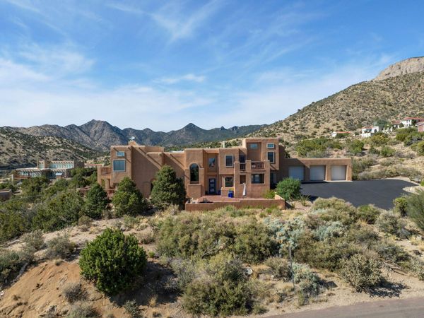 18 Tierra Monte Street NE, Albuquerque, NM 87122