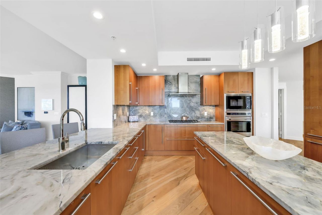 13675 Vanderbilt Drive, Unit 605, Naples, FL 34110 Photo