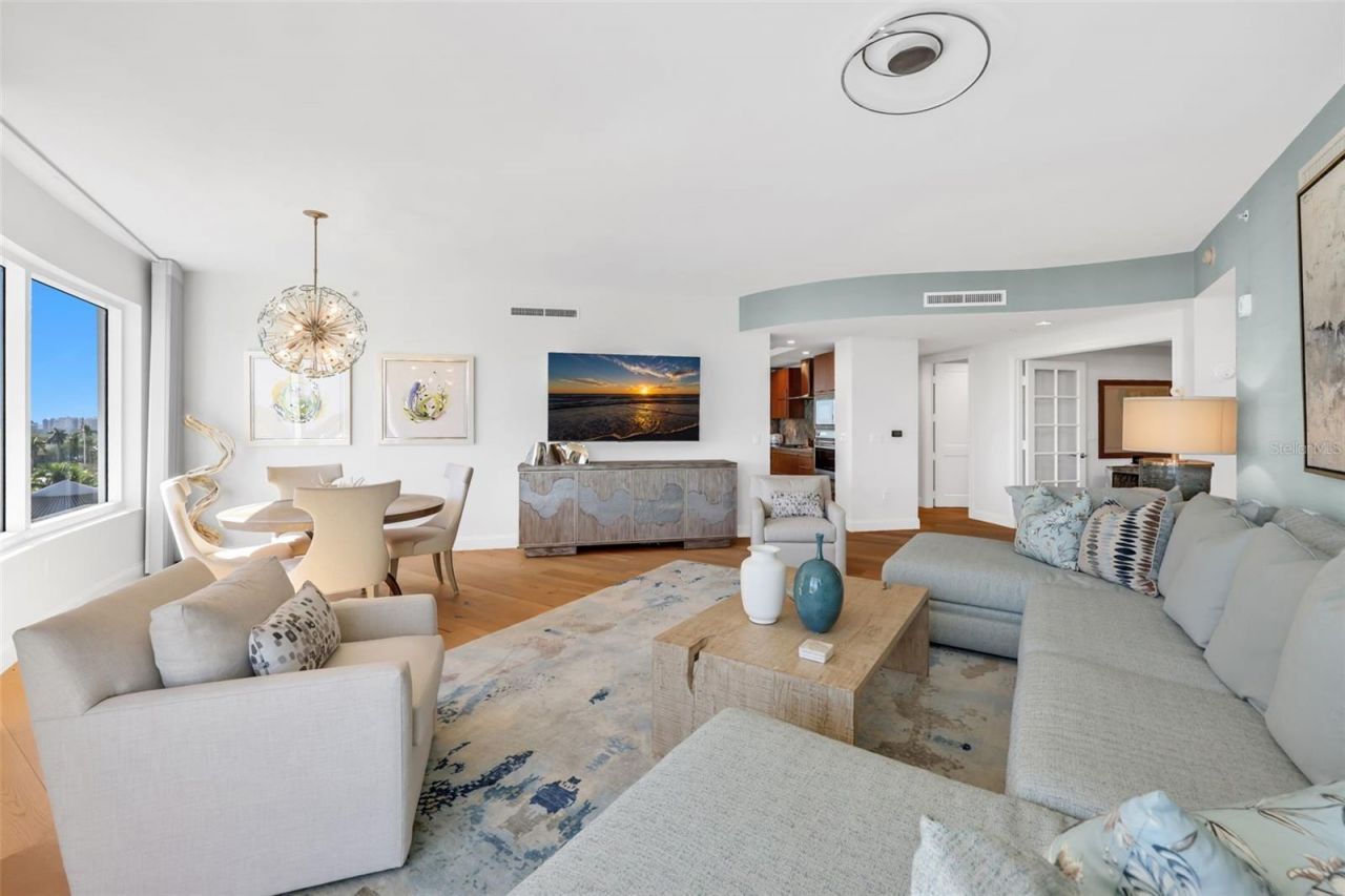 13675 Vanderbilt Drive, Unit 605, Naples, FL 34110 Photo