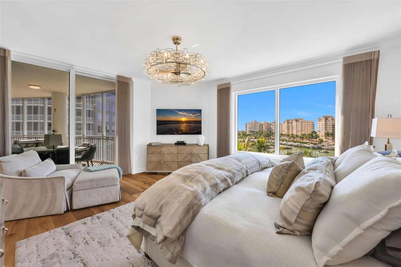 13675 Vanderbilt Drive, Unit 605, Naples, FL 34110 Photo