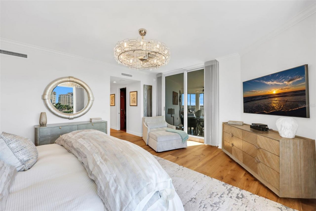 13675 Vanderbilt Drive, Unit 605, Naples, FL 34110 Photo