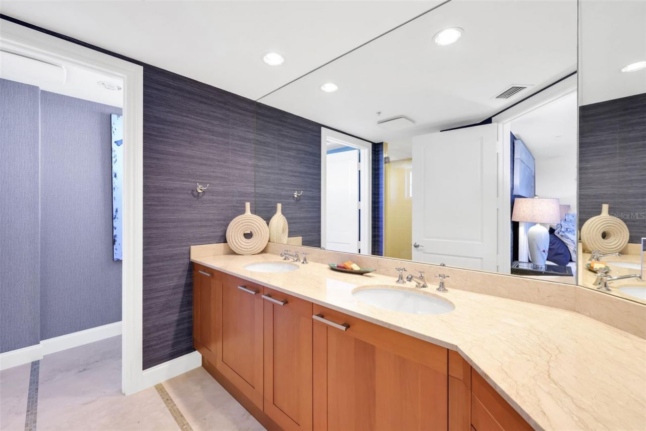 13675 Vanderbilt Drive, Unit 605, Naples, FL 34110 Photo