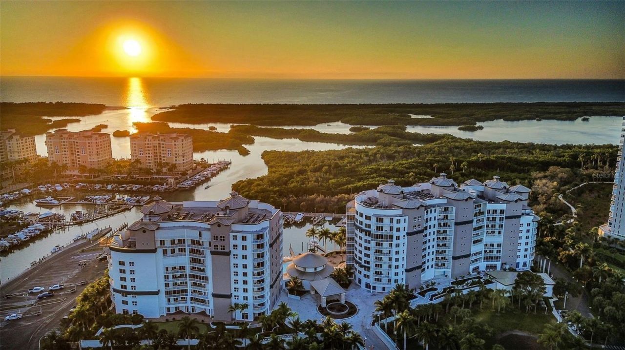 13675 Vanderbilt Drive, Unit 605, Naples, FL 34110 Photo