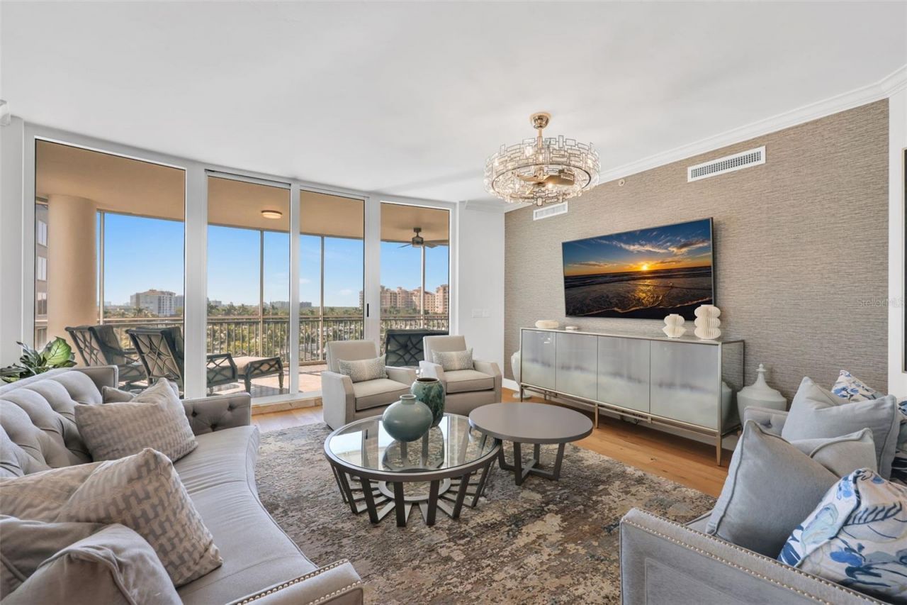 13675 Vanderbilt Drive, Unit 605, Naples, FL 34110 Photo