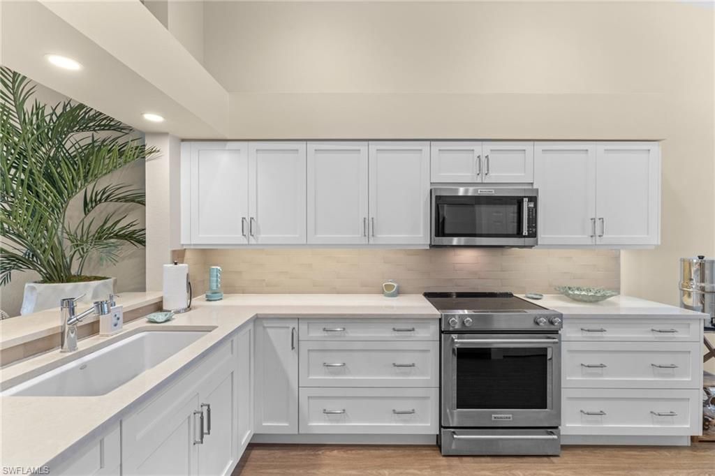 2215 Chesterbrook Ct, Unit 203, Naples, FL 34109 Photo