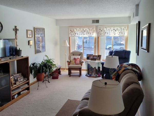 912 Hawthorne Street, Unit 104, Alexandria, MN 56308