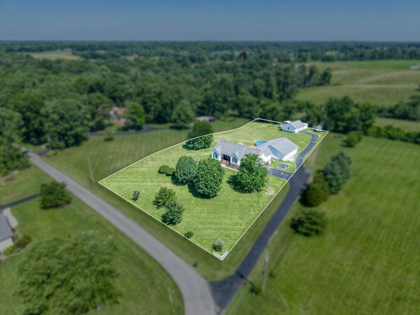 1036 Circle Dr, Jamestown, TN 38556