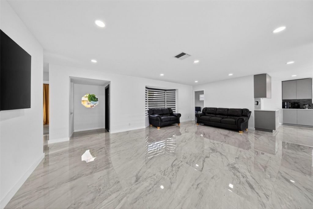 4390 NW 38th Avenue, Fort Lauderdale, FL 33309 Photo