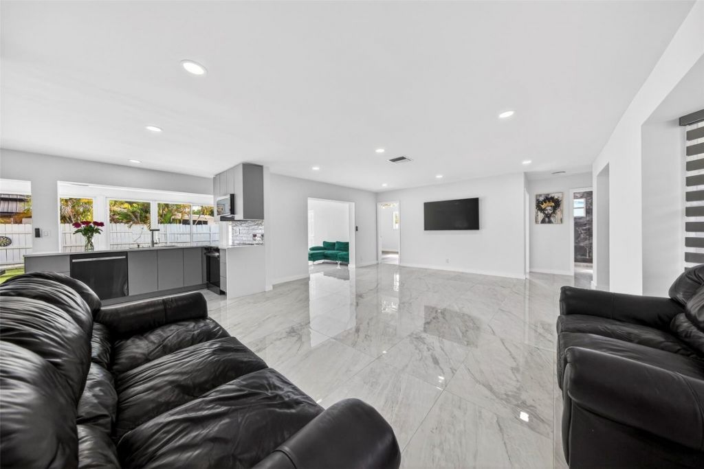 4390 NW 38th Avenue, Fort Lauderdale, FL 33309 Photo