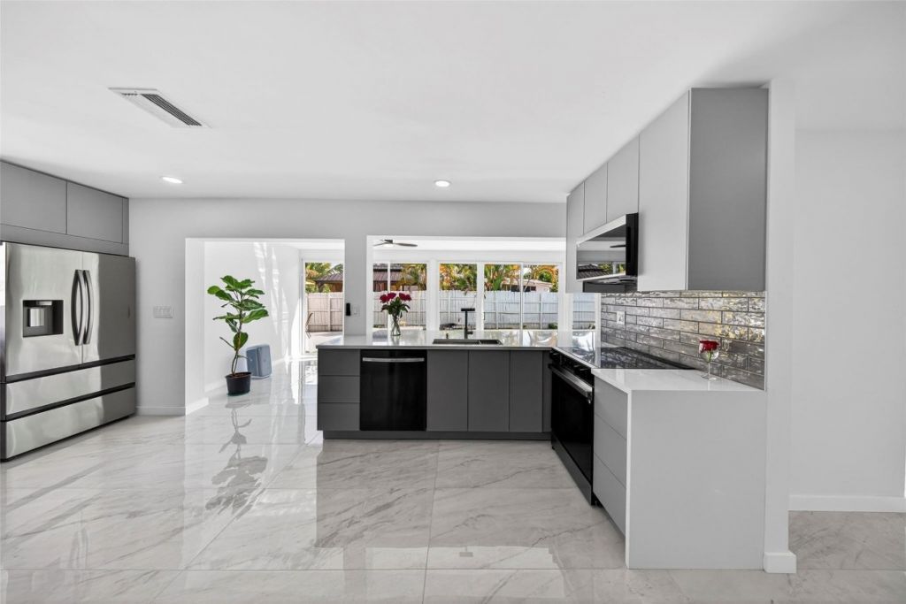 4390 NW 38th Avenue, Fort Lauderdale, FL 33309 Photo