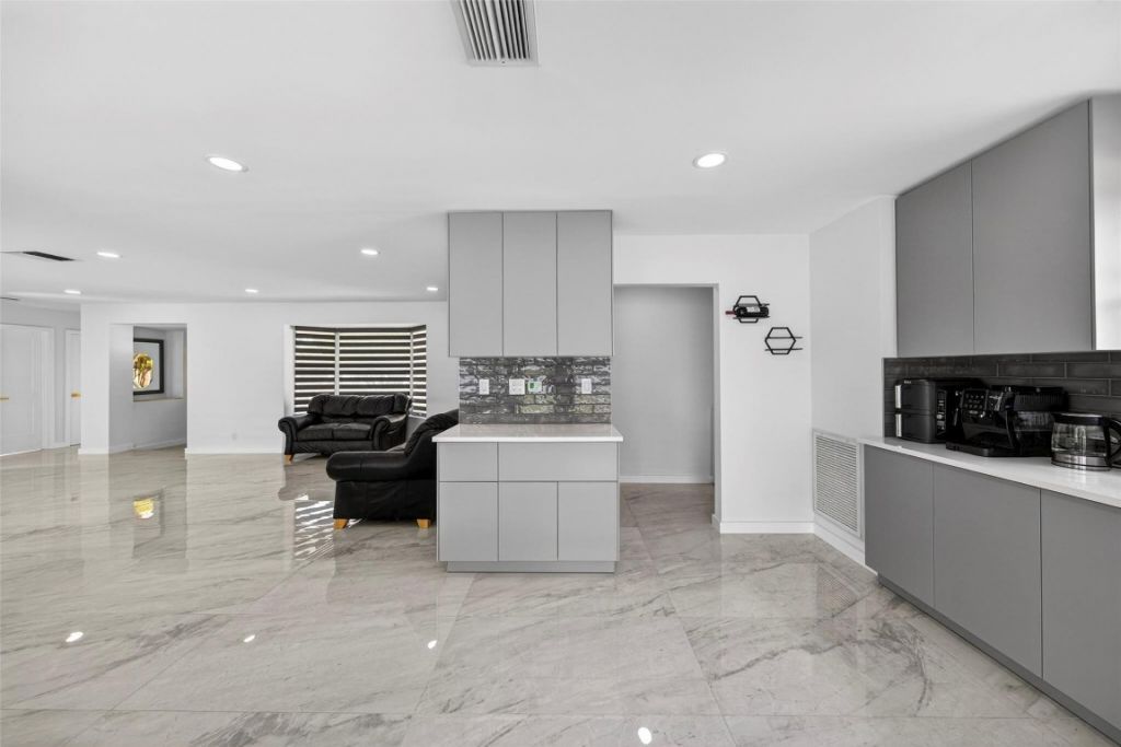 4390 NW 38th Avenue, Fort Lauderdale, FL 33309 Photo