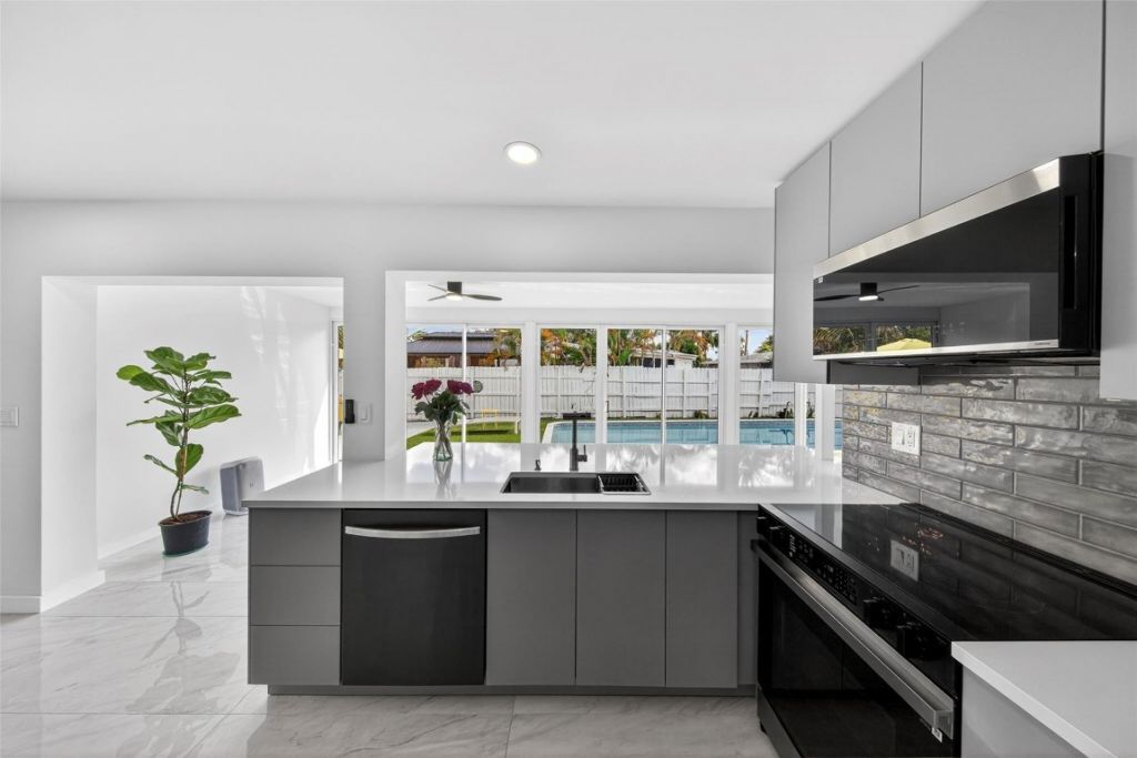 4390 NW 38th Avenue, Fort Lauderdale, FL 33309 Photo