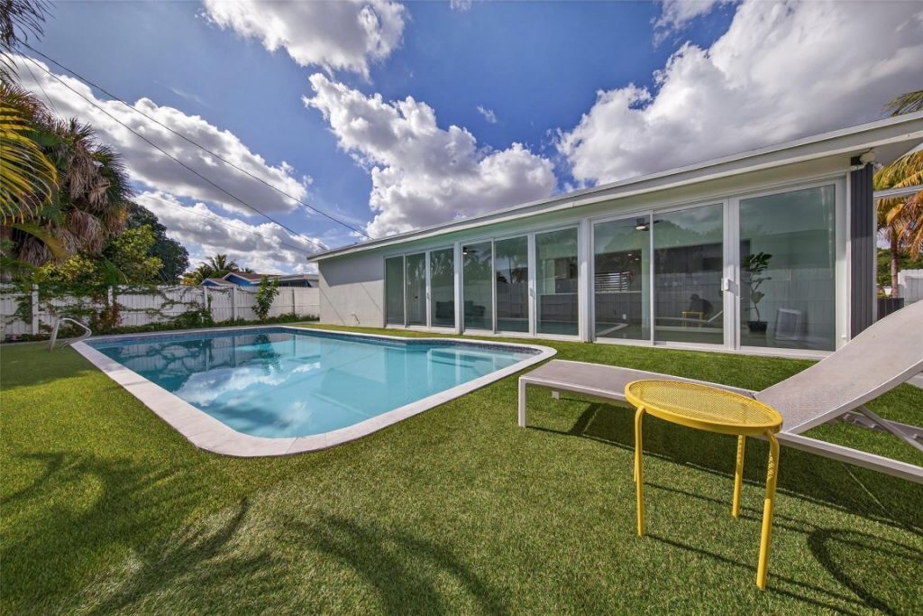 4390 NW 38th Avenue, Fort Lauderdale, FL 33309 Photo