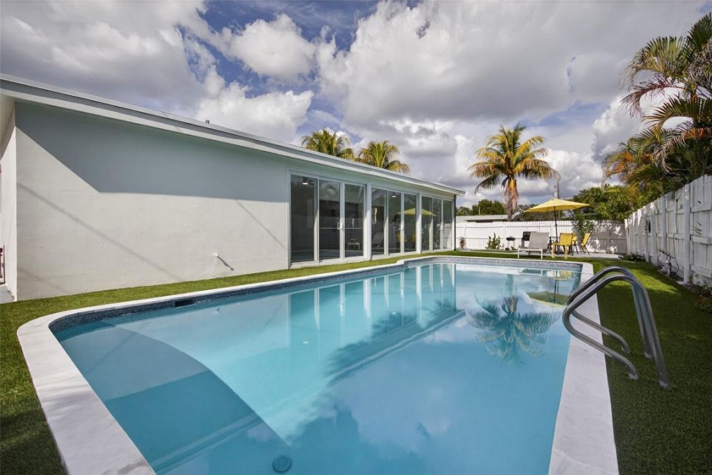 4390 NW 38th Avenue, Fort Lauderdale, FL 33309 Photo