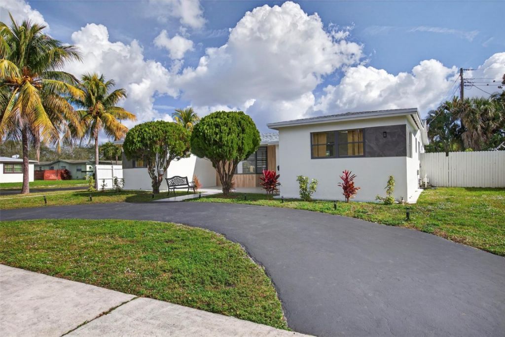 4390 NW 38th Avenue, Fort Lauderdale, FL 33309 Photo