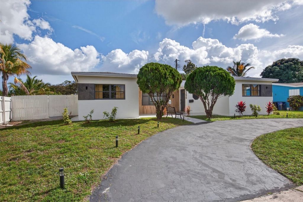 4390 NW 38th Avenue, Fort Lauderdale, FL 33309 Photo