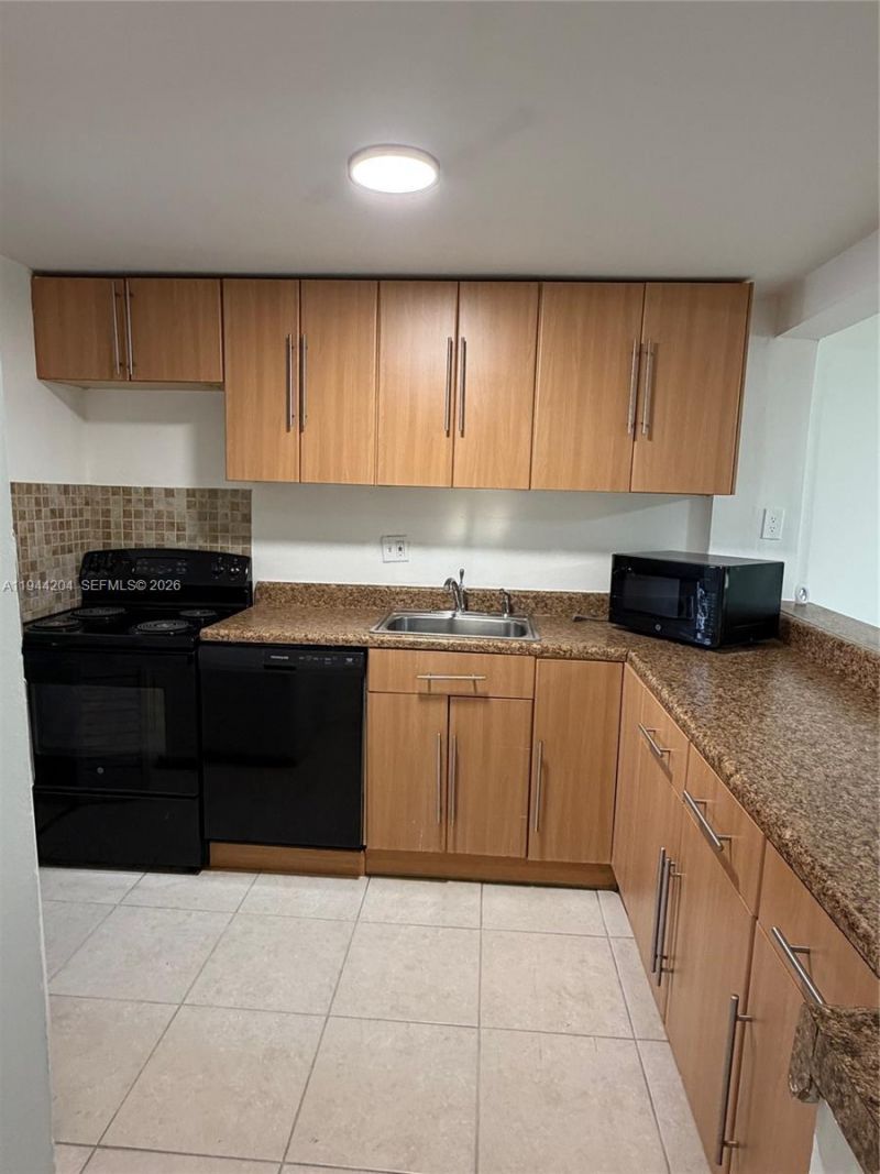 8060 N Colony Cir N, Unit 107, Tamarac, FL 33321 Main Photo