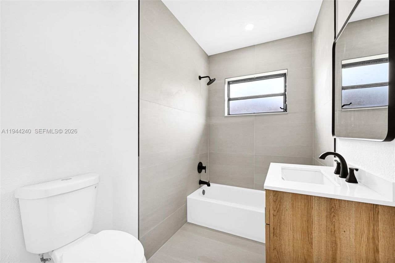 1918 NW 185th St, Miami Gardens, FL 33056 Photo