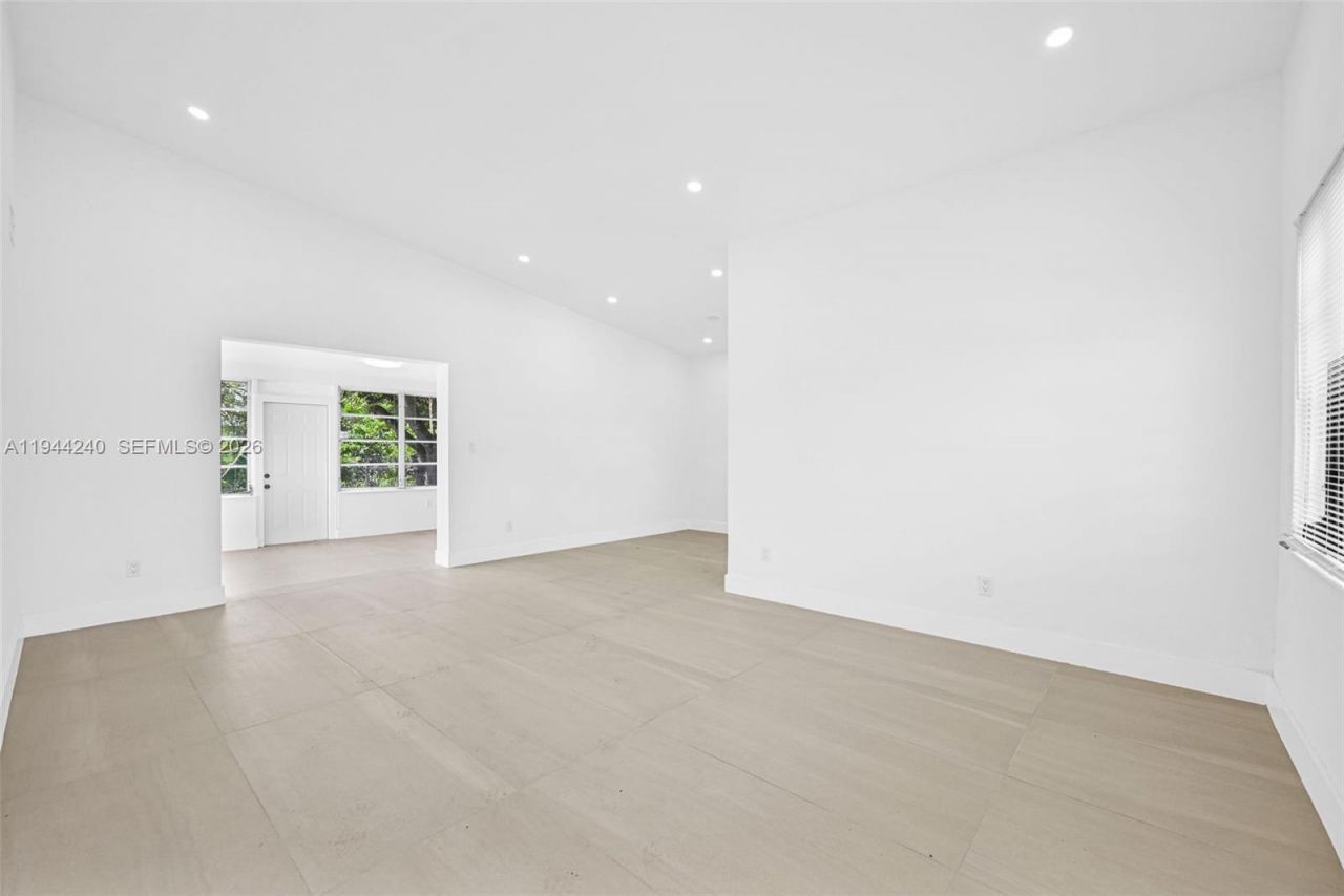 1918 NW 185th St, Miami Gardens, FL 33056 Photo