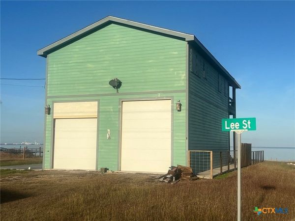 9 Lee Street , Port Lavaca, TX 77979