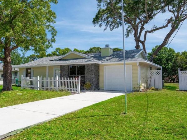 2441 SE Avalon Road, Port St. Lucie, FL 34952
