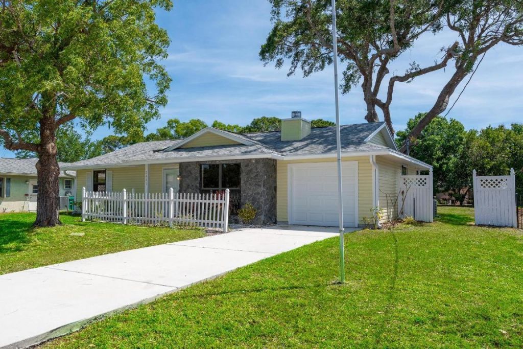 2441 SE Avalon Road, Port Saint Lucie, FL 34952 Photo