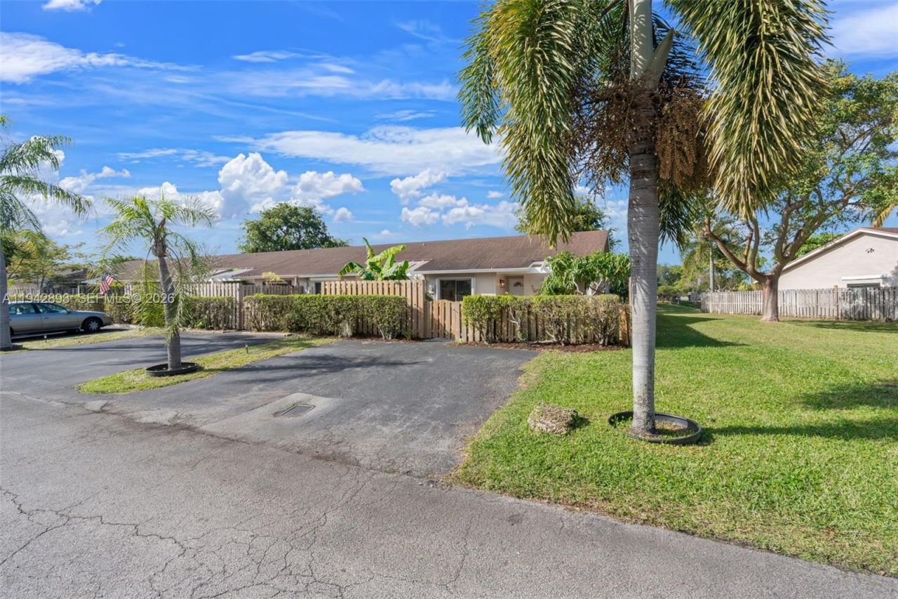 5149 E Lakes Dr, Deerfield Beach, FL 33064 Photo