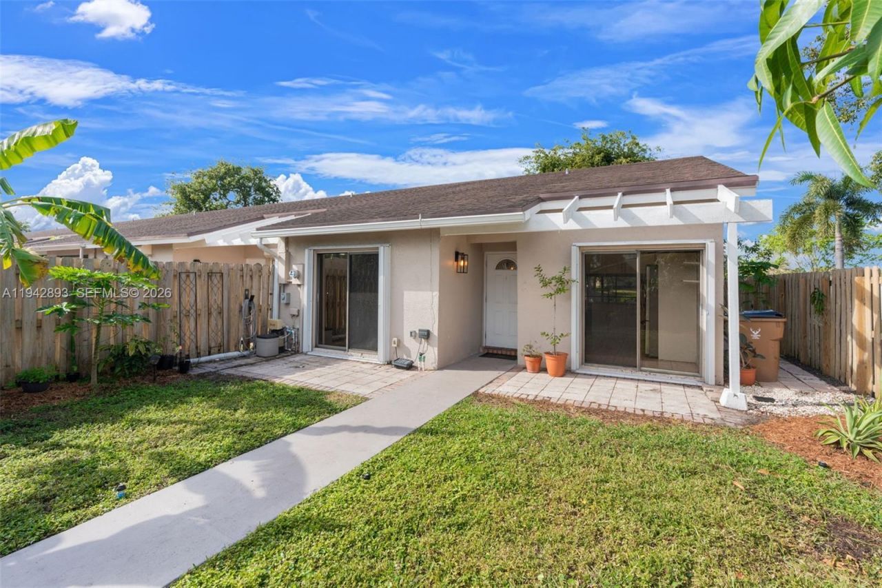 5149 E Lakes Dr, Deerfield Beach, FL 33064 Photo