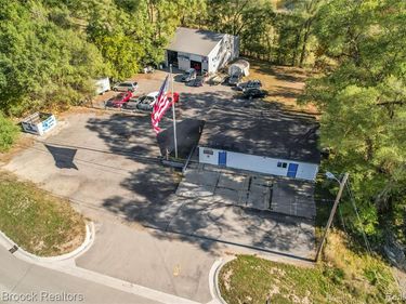 105 S Ortonville Road , Ortonville Vlg, MI 48462