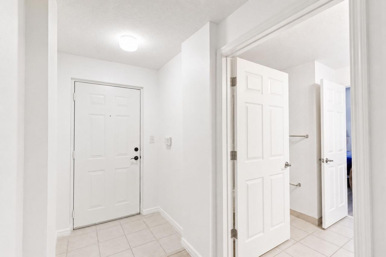 2806 Veronia Drive, Unit 301, Palm Beach Gardens, FL 33410 Photo