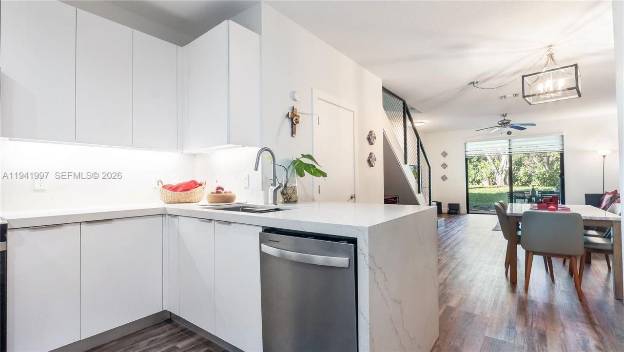 3889 Tree Top Dr, Unit 3889, Weston, FL 33332 Photo